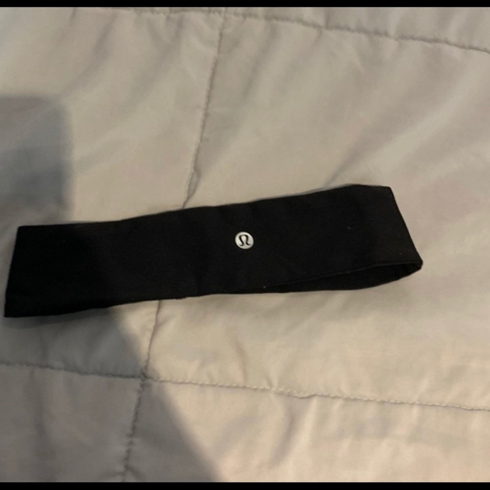 Black Lululemon headband